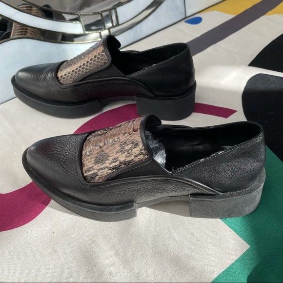 H. Williams leather pointed toe snakeskin loafers - Picture 5 of 7